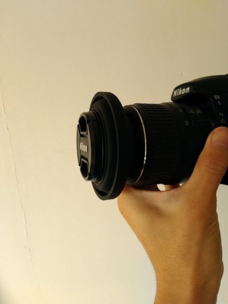 D3000_レンズフード (Nikon) (使用しないときはシリコン製なので引っ込めることもできます。)