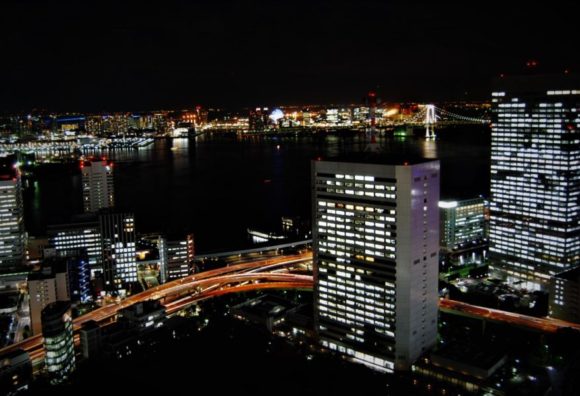 東京港、レインボーブリッジを望む。