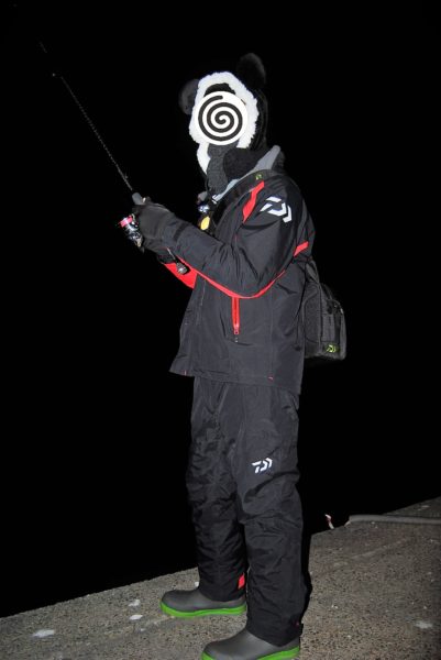 防寒ばっちりのえのんくん。冬の釣りはこれくらいの完全武装が望ましいです。