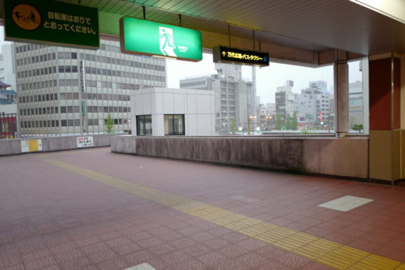 新潟駅万代口からホテルに向かう。