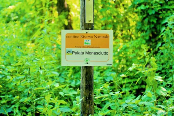 パラータ・メナシウット自然保護区の看板。
