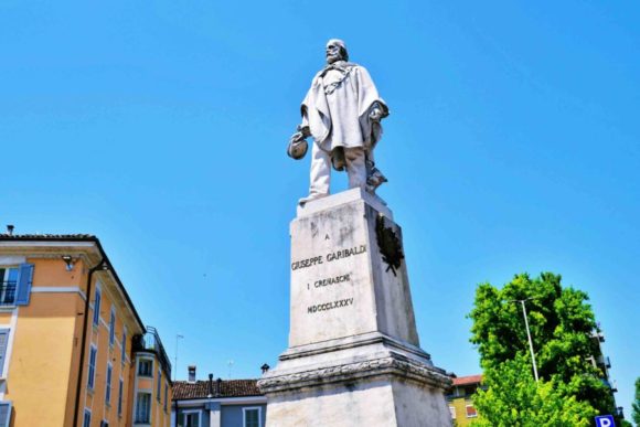 ジュゼッペ・ガリバルディの彫像