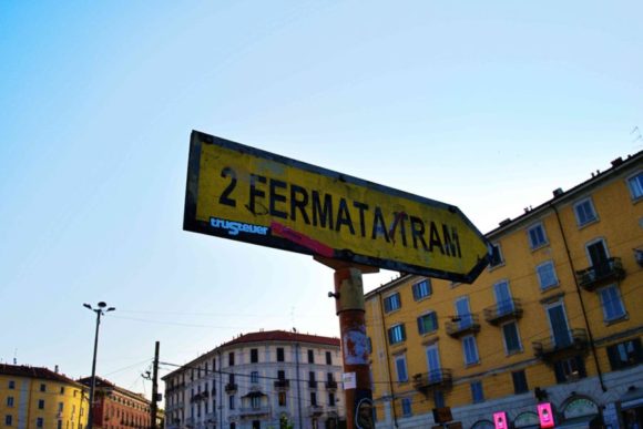Porta Genovaエリアではトラムと呼ばれる電車が走っています。