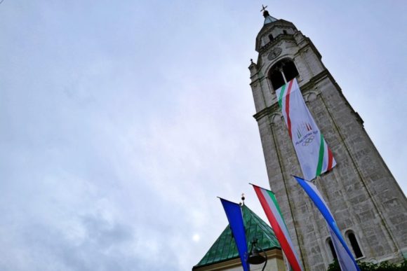 鐘楼からもオリンピックを歓迎。イタリアの国旗がカッコイイ。