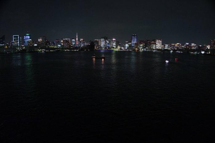 遠くに東京タワーも見えています。