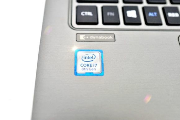 インテル、入ってる(インテル® Core™ i7-8550U )！