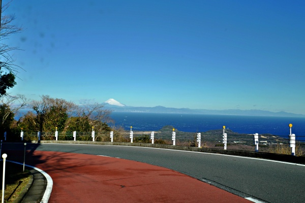 遠くには富士山。