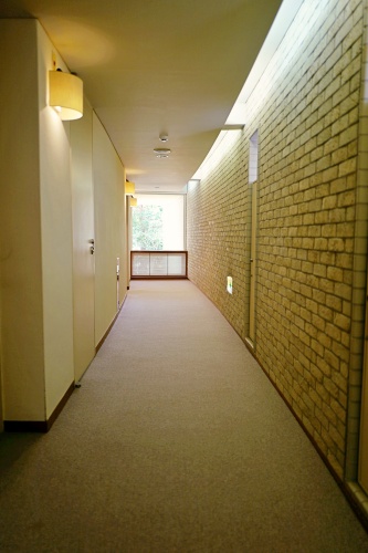 望洋館の廊下。