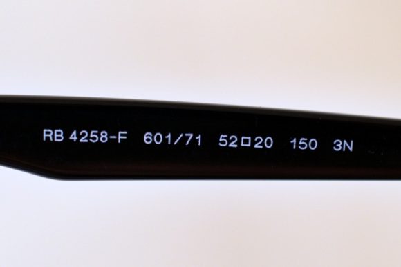 レイバンの型番はRB4258F