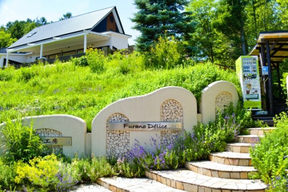 グルメ女子必見 富良野の絶品スイーツカフェ フラノデリスで舌鼓