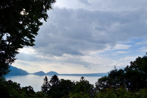 ポロピナイ展望台からも少しだけ支笏湖が見えます。