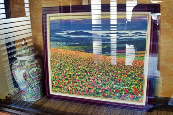 おそらく北海道の花畑かな？良い絵です。