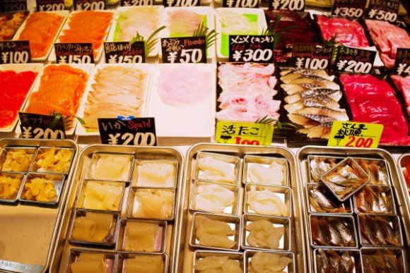 タコ、サーモン、サバ、エビ、いくら、鯨、サンマ、キンメ、イカ、ソイ…、ウニが500円で一番高かった気がする。