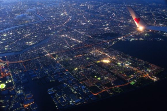 飛行機の機内から東京の夜景を空撮 Iso感度 絞り値 露出時間は