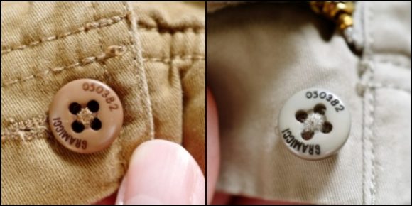 パンツに使用されているボタンは同じデザインだ。