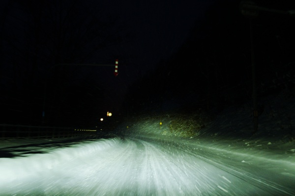 朝、札幌市南区を6時に出発。雪道がスリップして怖い。