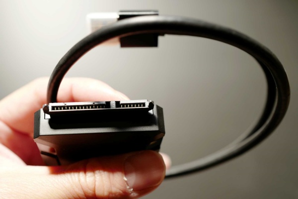 写真 動画管理におすすめ Wdの外付けhdd 6tb と変換ケーブルの評価