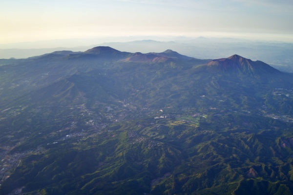 韓国岳、高千穂峰が見える。