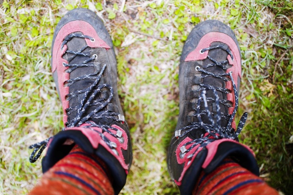 汚れていく登山靴。遠征中はあえて洗わない。