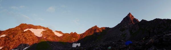 朝焼けの槍ヶ岳をパノラマ撮影してみた。