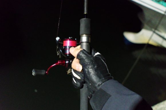 夜釣りもダウンパンツが役立った！