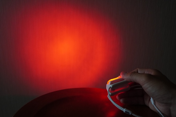 赤色ライトは周りのストレスを避けて利用できる