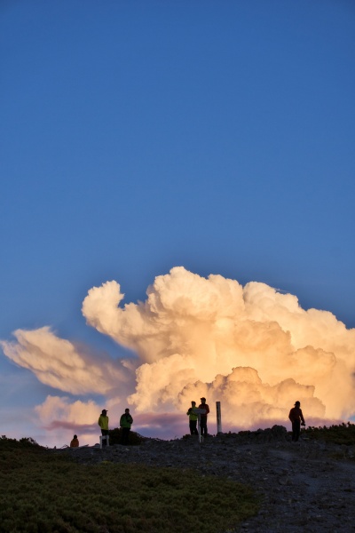 雲の発達が見やすい蝶ヶ岳山頂。