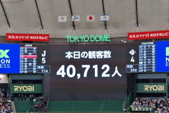 11月5日の観客数は40,712人でした。