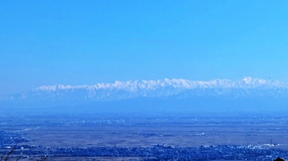 飯豊連峰の雪景色…。かっこいいな