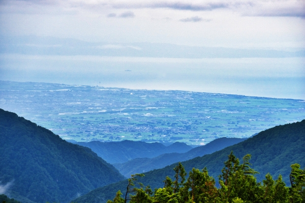 富山市と日本海
