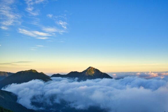 雲海の向こうに甲斐駒ヶ岳