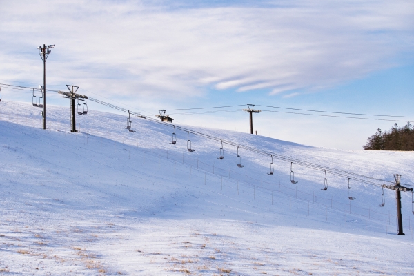 ファミリーゲレンデ霧ヶ峰スキー場は徒歩圏内。初級・中級者・ファミリーに人気だ。