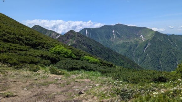 ２日目の下山時に撮影した幌尻岳