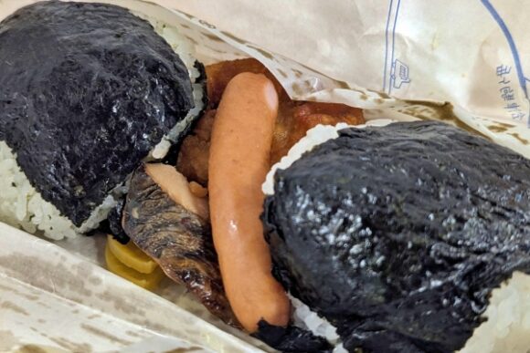 ウィンナー、鯖、唐揚げも入ってる