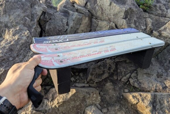 北海道らしいスキー板のテーブル