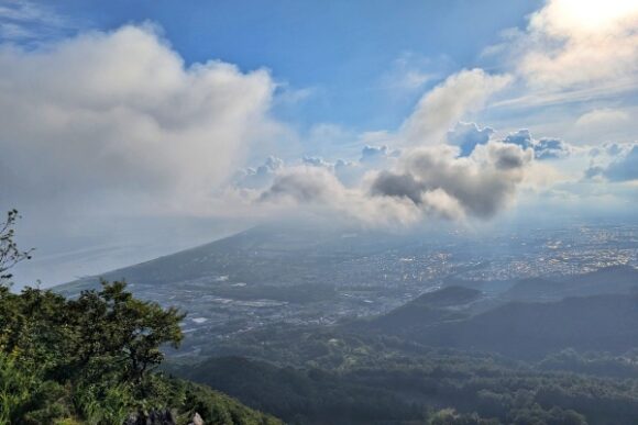 雲が多いけど日本海