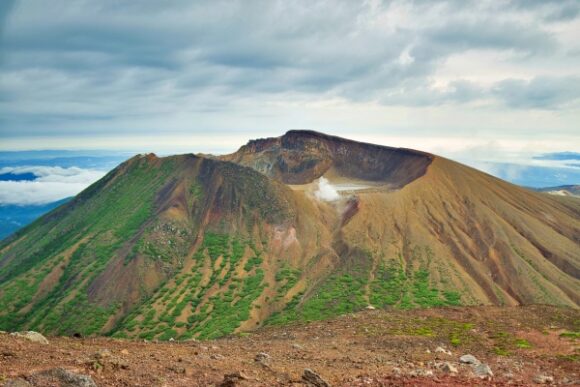 雌阿寒岳を正面に見据える。