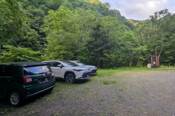 車は15台＋路肩に停めれそうでした。休日は混みそう