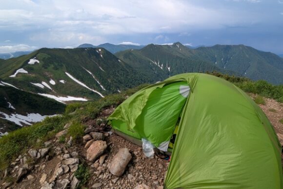 夜も強風で寝れなかった。幸いSoftbankの電波は繋がるけど、奥地の山は怖いです。