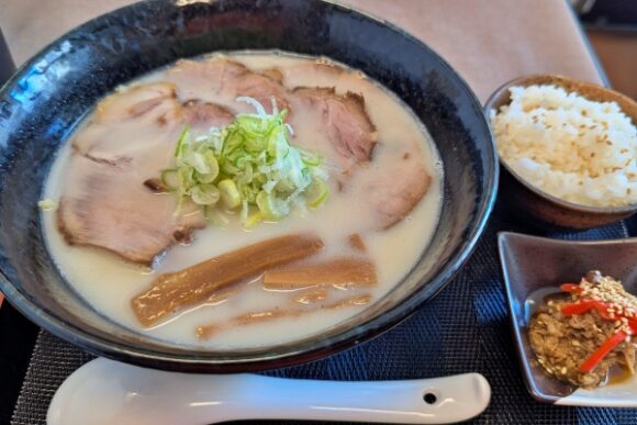 とても美味しい豚骨ラーメンです。