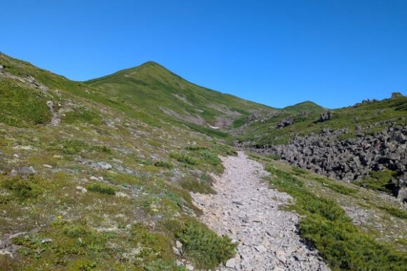 ザレ場、ガレ場を進む。