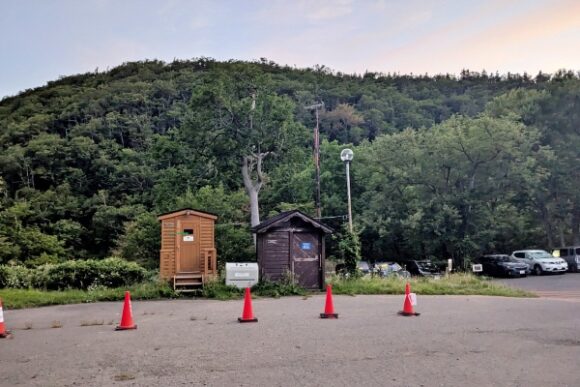 駐車場にあるトイレ