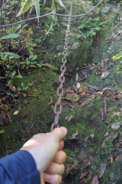 ヒヤリとする鎖場もある